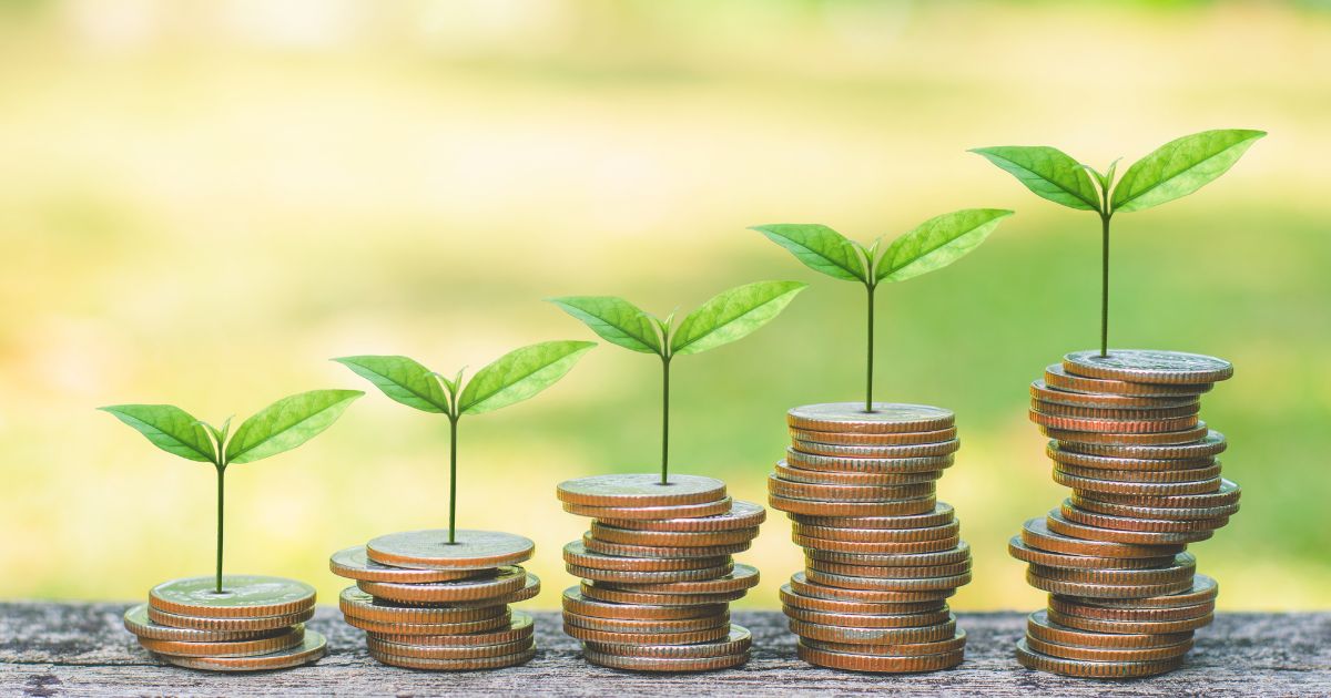 Tài chính xanh (Green Finance) là các hoạt động huy động và phân bổ nguồn vốn từ các tổ chức tài chính, doanh nghiệp và cá nhân để đầu tư cho các dự án, hoạt động có tác động tích cực đến môi trường và xã hội, hướng đến phát triển bền vững.